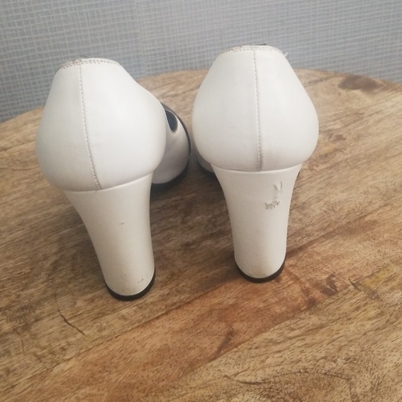 Vintage Salvatore Ferragamo White/Black Peep Toe Pump - 7.5 but runs like 6-6.5 - Picture 3 of 4